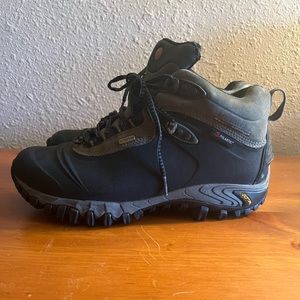 Men’s Size 9 Merrill Boots